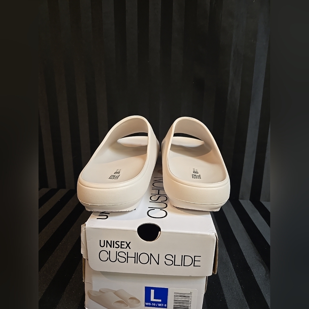 XS Or Large 32° Cool Cushion Slides White Easy Clean EVA Shower Shoes - Picture 7 of 11